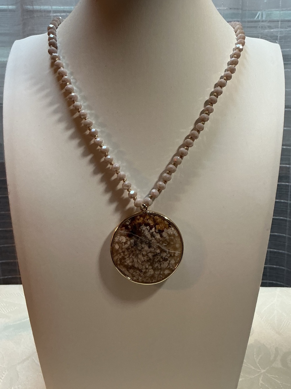Genuine Natural Flower Agate Round Faceted Crystal Gold Tone Beaded Necklace